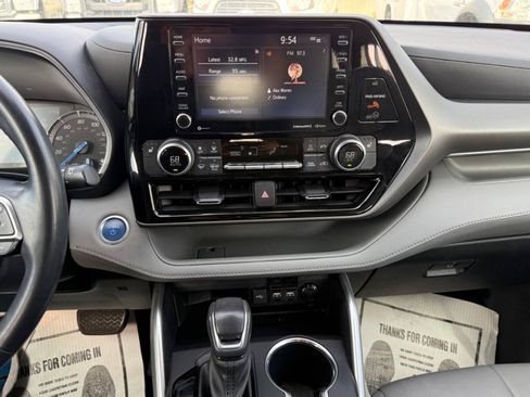 Used 2021 Toyota Highlander XLE image 23