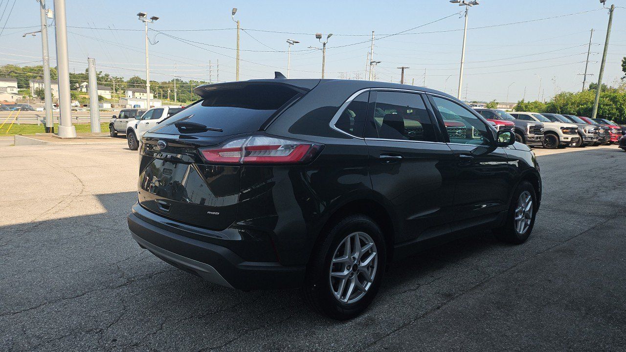 Used 2024 Ford Edge SEL AWD/4WD image 5