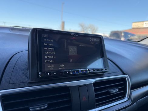 Used 2018 MAZDA MAZDA3 Grand Touring w/ Premium Equipment Package image 27