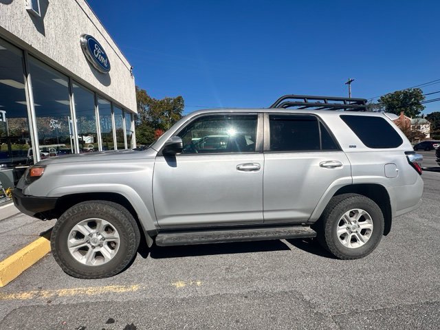 Used 2016 Toyota 4Runner SR5 AWD/4WD image 1
