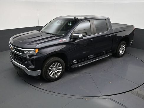 Used 2023 Chevrolet Silverado 1500 LT w/ Z71 Off-Road Package AWD/4WD image 12