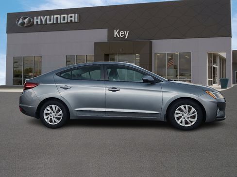 Used 2019 Hyundai Elantra SE FWD image 3