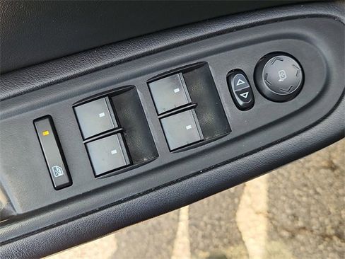 Used 2017 Chevrolet Traverse LT image 21