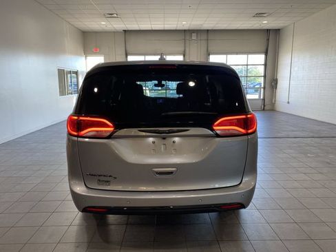 Used 2020 Chrysler Pacifica Touring w/ S Appearance Package FWD image 38