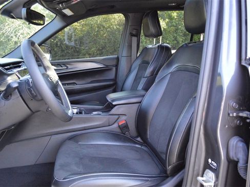 Used 2023 Jeep Grand Cherokee Altitude image 12