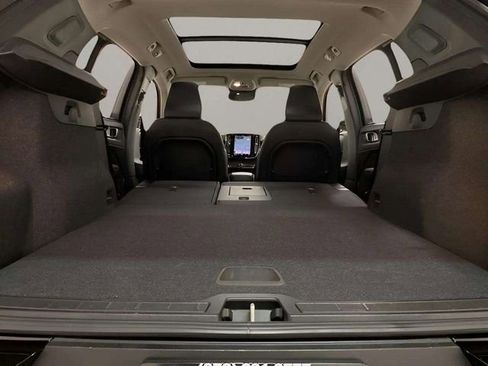 Used 2025 Volvo XC40 B5 Core image 94