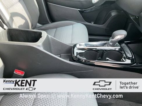 Certified 2025 Chevrolet Trax LT w/ LT Convenience Package image 12