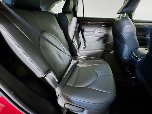 Used 2023 Toyota Highlander Platinum image 25