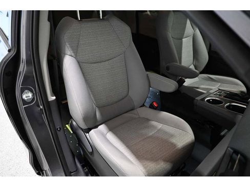 Used 2023 Toyota Sienna LE FWD image 16