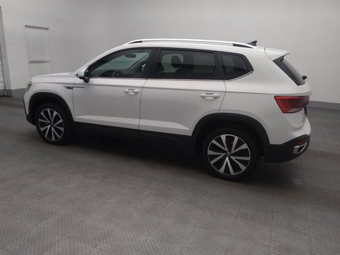 Used 2024 Volkswagen Taos SE image 3