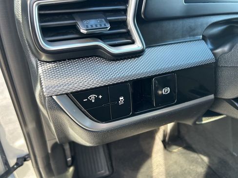 Used 2024 Kia Sportage LX image 16