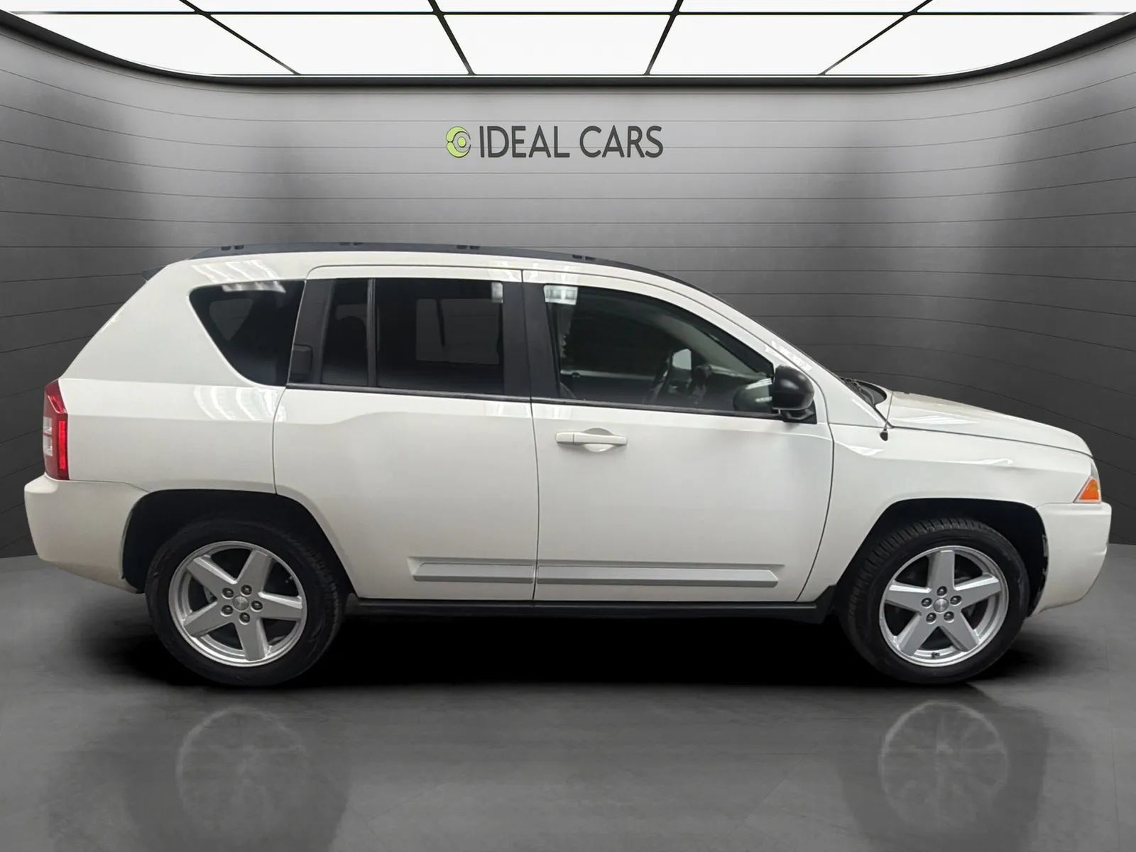 Used 2010 Jeep Compass Limited FWD image 4