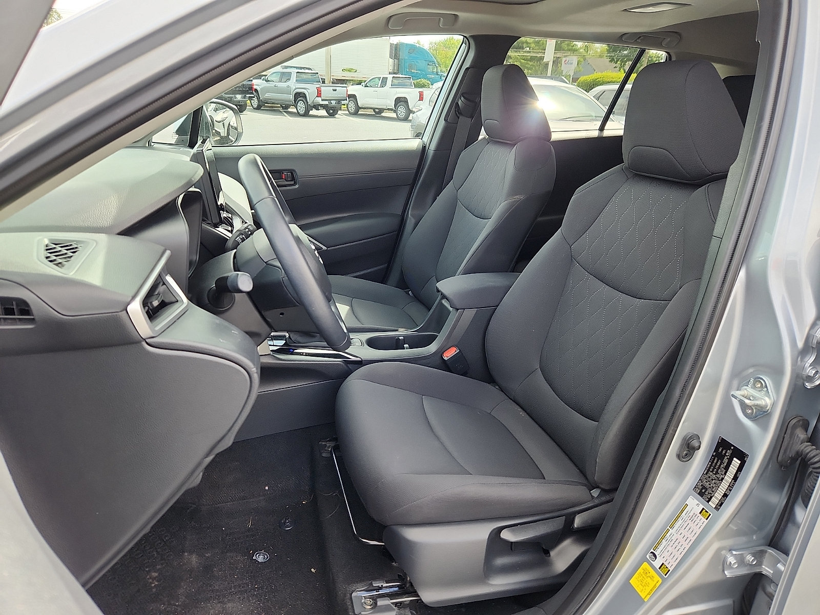 Used 2024 Toyota Corolla Cross LE w/ Moonroof Package AWD/4WD image 15