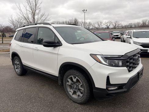 Certified 2023 Honda Passport TrailSport image 3