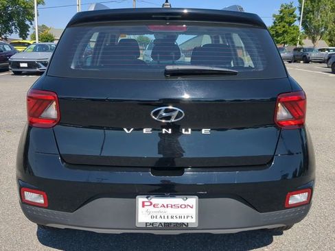 Used 2025 Hyundai Venue SEL FWD image 5