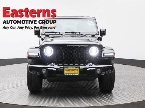 Used 2021 Jeep Wrangler Unlimited Sahara image 2