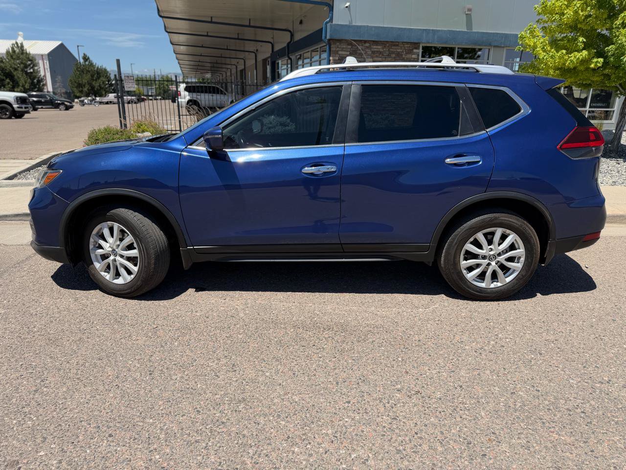 Used 2019 Nissan Rogue SV AWD/4WD image 2