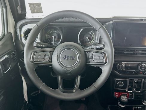Used 2025 Jeep Wrangler Willys image 17