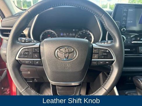 Used 2022 Toyota Highlander XLE FWD image 21