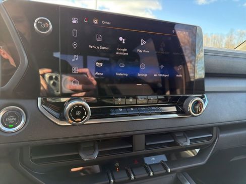 Used 2024 Chevrolet Colorado W/T w/ Safety Package image 10