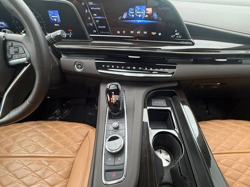 Certified 2023 Cadillac Escalade Premium Luxury w/ Performance Package AWD/4WD image 3