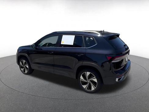 Used 2025 Volkswagen Taos SE AWD/4WD image 10