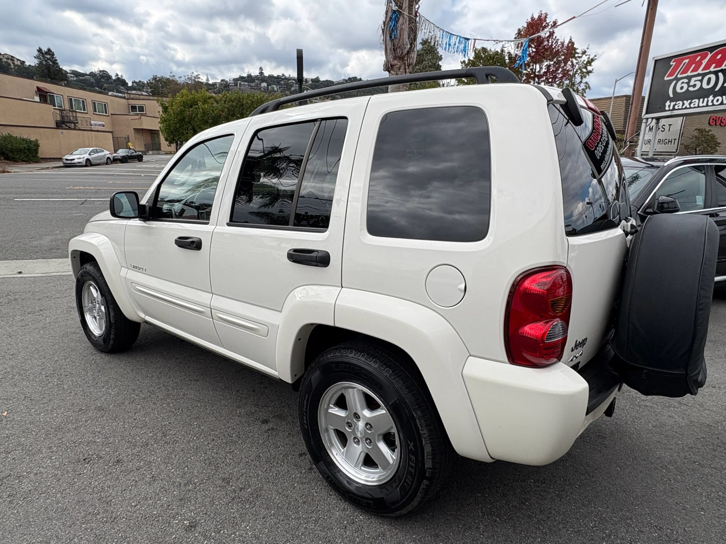 Used 2004 Jeep Liberty Limited w/ Trailer Tow Group AWD/4WD image 5