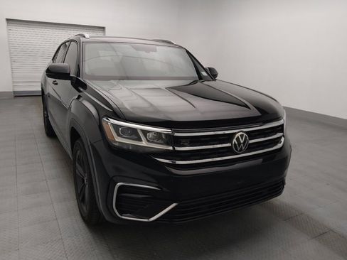 Used 2021 Volkswagen Atlas Cross Sport SE w/ Panoramic Sunroof Package FWD image 14