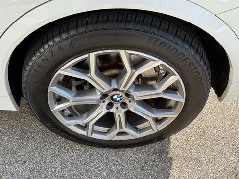 Used 2023 BMW X7 xDrive40i w/ Premium Package image 7