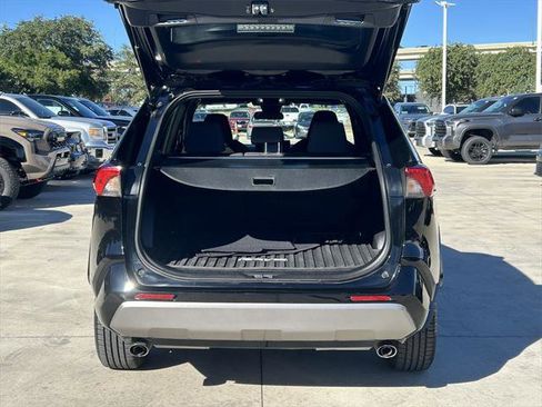 Certified 2022 Toyota RAV4 SE image 13