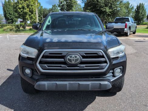 Used 2018 Toyota Tacoma SR5 AWD/4WD image 9