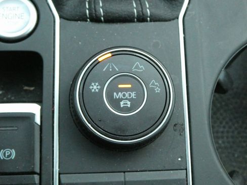 Used 2022 Volkswagen Atlas SE image 16