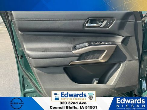 Used 2022 Nissan Pathfinder Platinum w/ Lighting Package (N93) AWD/4WD image 26