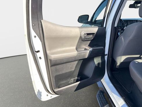 Used 2023 Toyota Tacoma SR5 AWD/4WD image 11