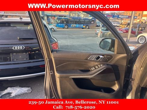 Used 2021 BMW X7 xDrive40i w/ Parking Assistance Package image 32