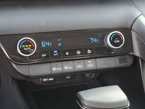 Used 2023 Hyundai Elantra SEL image 18