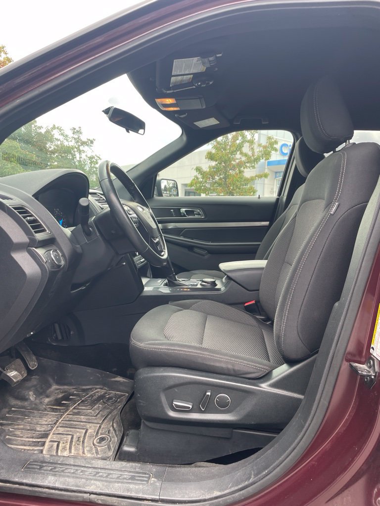 Used 2018 Ford Explorer XLT AWD/4WD image 5