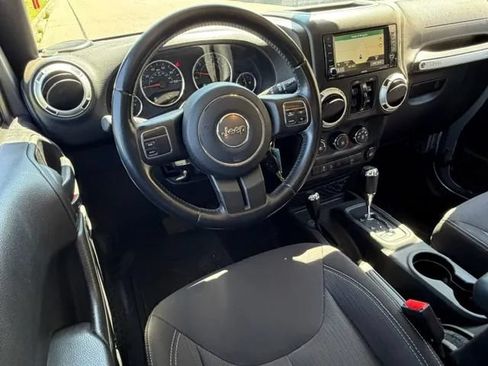 Used 2016 Jeep Wrangler Unlimited Sahara w/ Dual Top Group AWD/4WD image 19