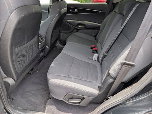 Used 2016 Kia Sorento FWD image 14