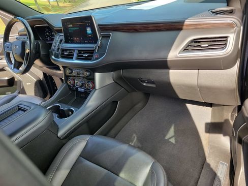 Used 2023 Chevrolet Tahoe Z71 w/ Luxury Package AWD/4WD image 16
