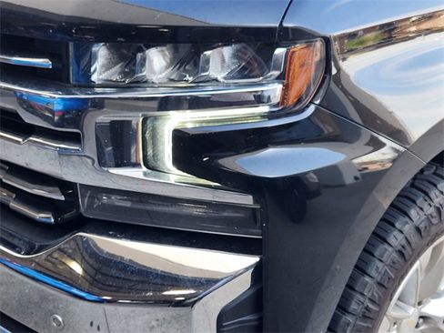 Used 2021 Chevrolet Silverado 1500 LTZ w/ Z71 Off-Road Package AWD/4WD image 6