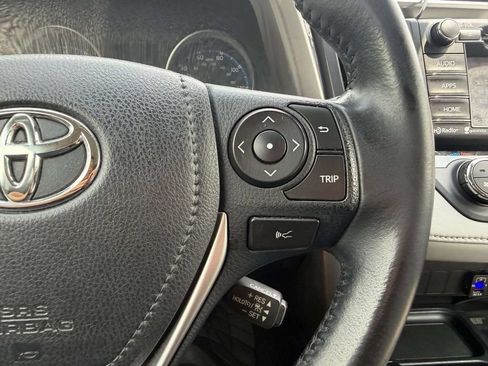 Used 2018 Toyota RAV4 XLE FWD image 35