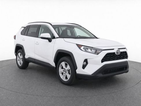 Used 2021 Toyota RAV4 XLE FWD image 2