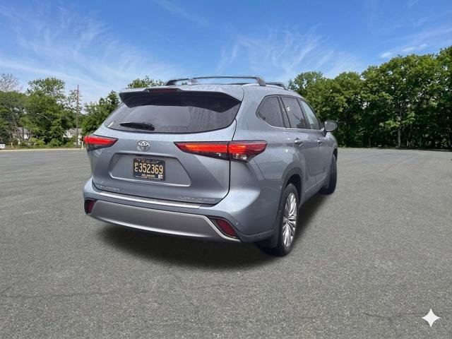 Used 2023 Toyota Highlander Platinum AWD/4WD image 10