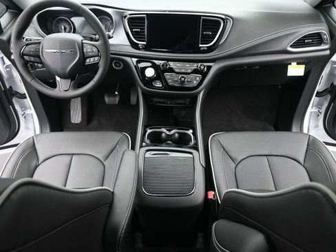 New 2026 Chrysler Pacifica Limited w/ Uconnect Theater Family Group AWD/4WD image 23