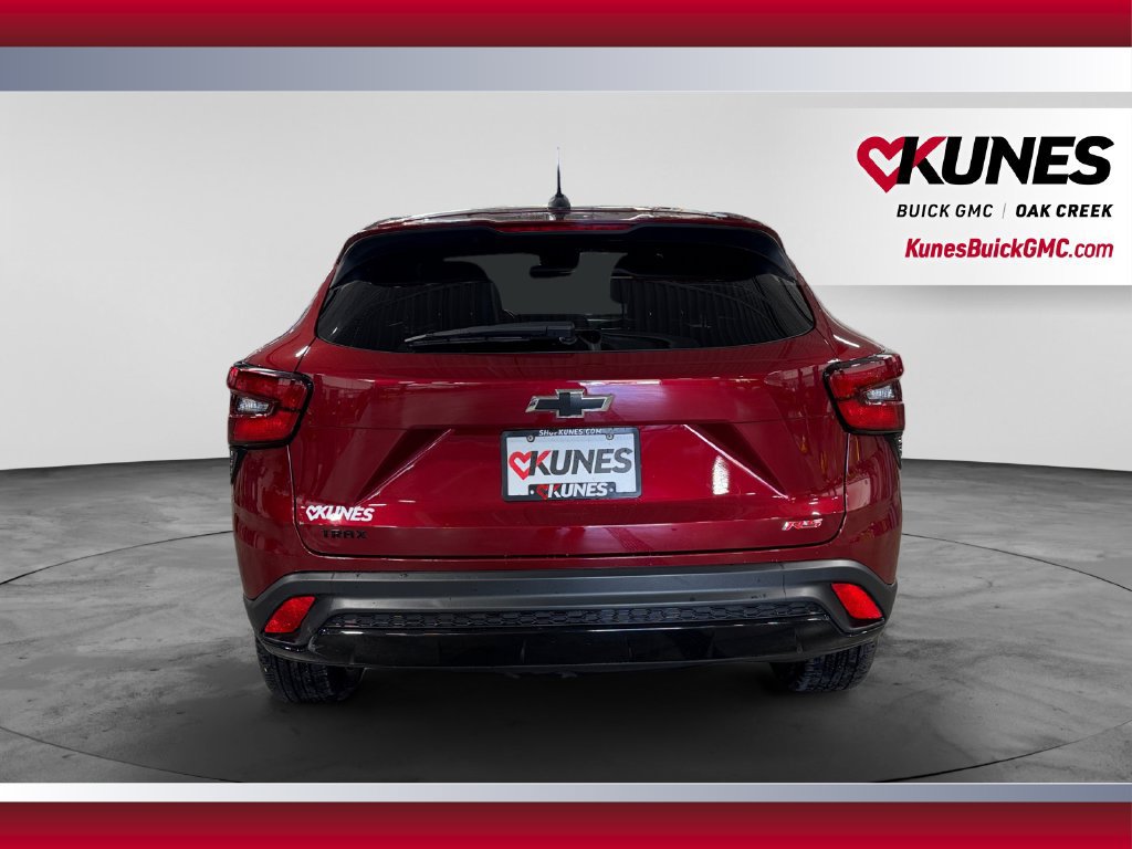 Used 2025 Chevrolet Trax RS FWD image 9