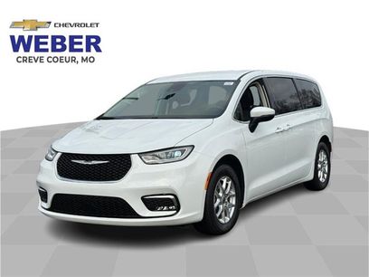 Used 2023 Chrysler Pacifica Touring-L