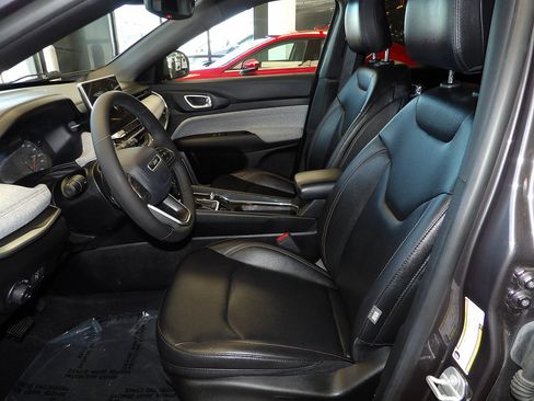 Used 2024 Jeep Compass Latitude AWD/4WD image 25
