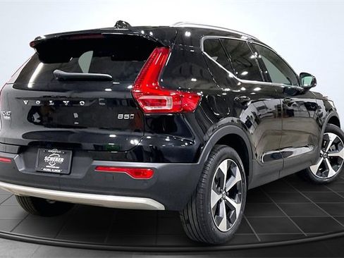 Certified 2024 Volvo XC40 B5 Core image 3