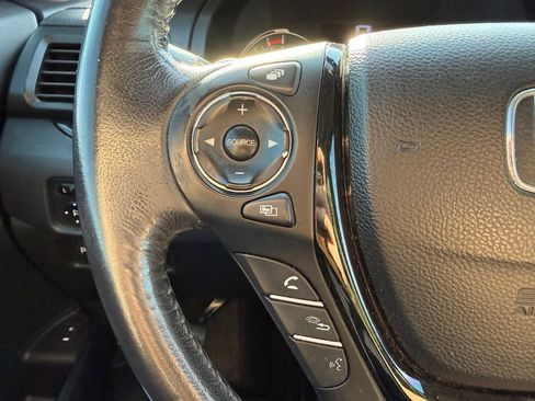 Used 2016 Honda Pilot Touring image 14